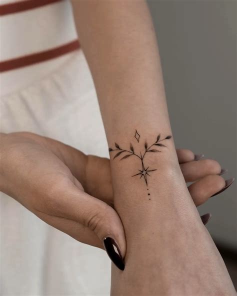 15 Unique Wrist Tattoo Ideas For Women You Amp 39 Ll Love 15 Unique Wrist Tattoo Ideas For Women You Amp 39 Ll Love