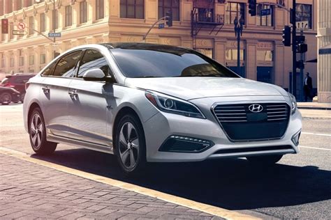 2016 Hyundai Sonata Hybrid Limited Review Review 2016 Pcmag Middle East 2016 Hyundai Sonata Hybrid Limited Review Review 2016 Pcmag Middle East