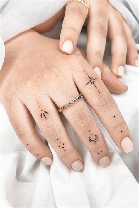 50 Beautiful Finger Tattoo Ideas For Women Tatuagens Minimalistas 50 Beautiful Finger Tattoo Ideas For Women Tatuagens Minimalistas