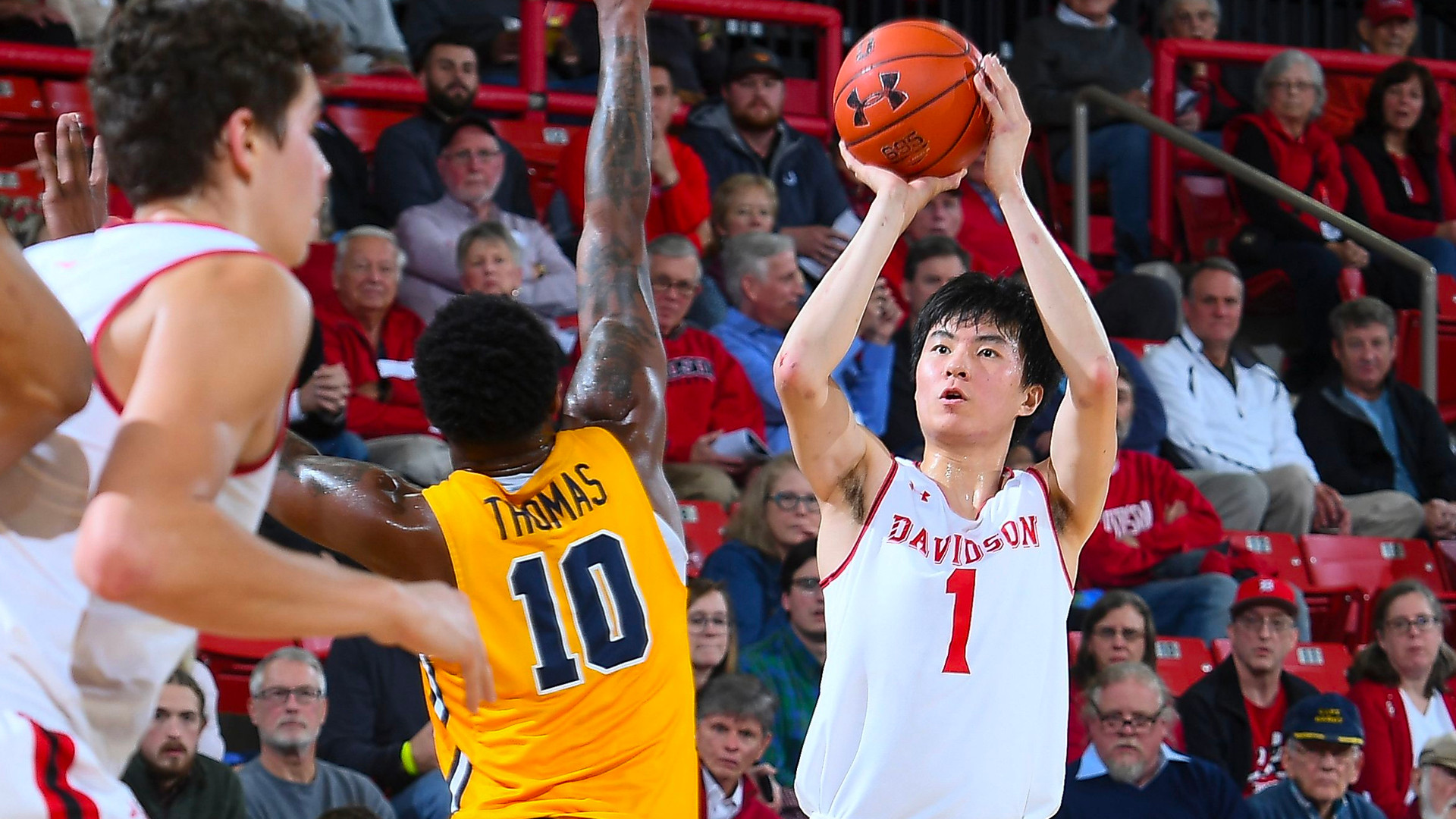 Hyunjung Lee Buries 3 While Getting Fouled For Davidson Hyunjung Lee Buries 3 While Getting Fouled For Davidson