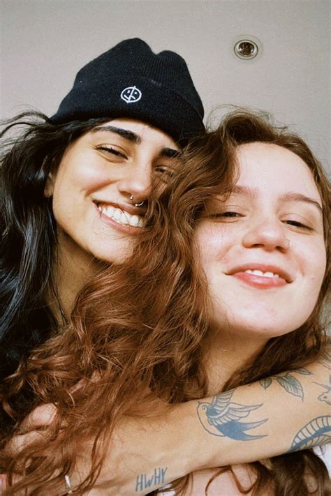 Lgbt Cute Lesbian Couples Lesbian Love Youtubers Cute Romance