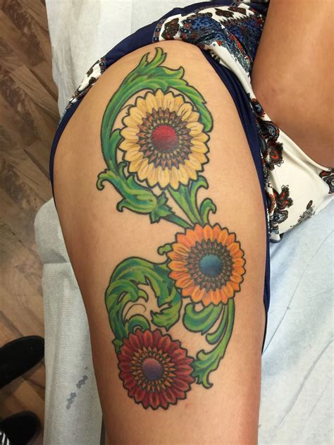 Shannon Neo Traditional Colorful Flowers Thigh Tattoo Gold Stripe Tattoo