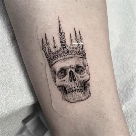 Skull With Crown Tattoo Tattmania Artofit