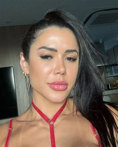 Who Is Indianara Jung Slaylebrity